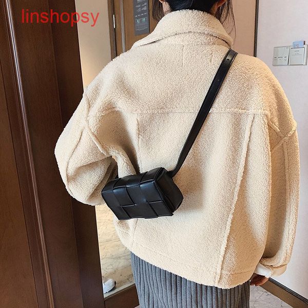 bottegas bags venetas cassette handbags evening fashion women women's small sq
bottegas bags venetas cassette handbags evening fashion women women's small sq