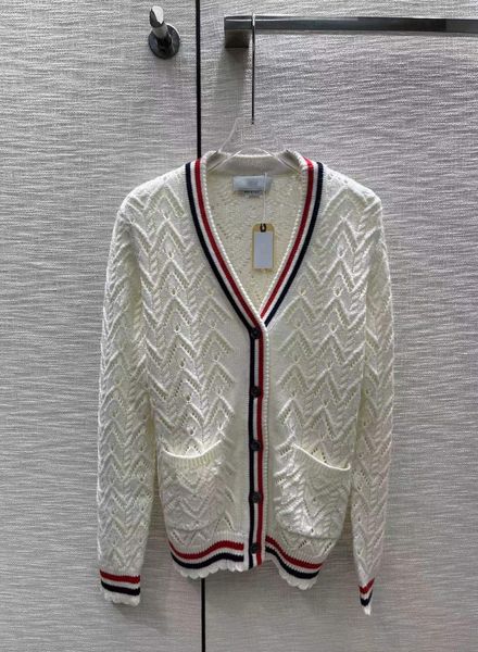 2022 new autumn winter milan runway sweaters v neck long sleeve women's sweater high end jacquard designer sweater 0829-19, White;black
2022 new autumn winter milan runway sweaters v neck long sleeve women's sweater high end jacquard designer sweater 0829-19, White;black