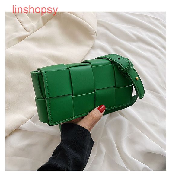 bottegas bags venetas cassette handbags evening woven small 2022 new fashion v 299c 0bmu
bottegas bags venetas cassette handbags evening woven small 2022 new fashion v 299c 0bmu