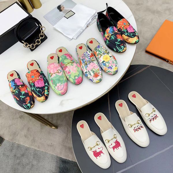 2023 new luxury men casual shoes designer slipper leather women scuffs summer causal flip flops flat slide slippers sandals rainbow designer, Black
2023 new luxury men casual shoes designer slipper leather women scuffs summer causal flip flops flat slide slippers sandals rainbow designer, Black