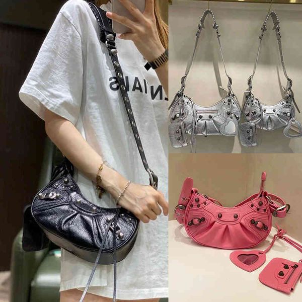 bag 2022 designer bags motorcycle bags crossbody retro large capacity lady tote underarm bag fashion leather messenger handbag locomotive ha
bag 2022 designer bags motorcycle bags crossbody retro large capacity lady tote underarm bag fashion leather messenger handbag locomotive ha