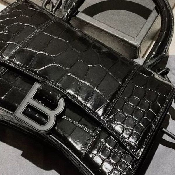 designer hourglas bags balencaigass handbags leather hourglas womens 2022 new summer crocodile pattern portable womens family
designer hourglas bags balencaigass handbags leather hourglas womens 2022 new summer crocodile pattern portable womens family