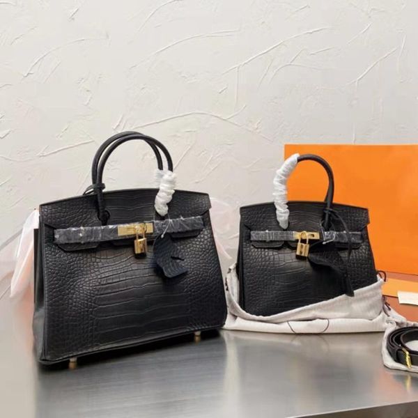 2022 women fashion designer tote bag totes cross body handbags shoulder handbag bags crocodile pattern genuine leather luxury high-quality
2022 women fashion designer tote bag totes cross body handbags shoulder handbag bags crocodile pattern genuine leather luxury high-quality