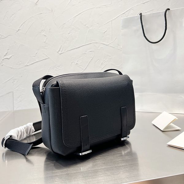 luxurys messenger bags handbags designer men women purse brand fashion crossbody shoulder bags leather zipper bag
luxurys messenger bags handbags designer men women purse brand fashion crossbody shoulder bags leather zipper bag