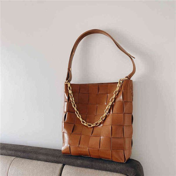 woven hand bag large capacity women's commuter bucket 2022 fashion summer versatile one shoulder diagonal
woven hand bag large capacity women's commuter bucket 2022 fashion summer versatile one shoulder diagonal