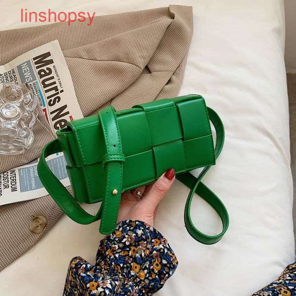 bottegas bags venetas cassette handbags evening woven small 2022 new fashion v 16hi
bottegas bags venetas cassette handbags evening woven small 2022 new fashion v 16hi