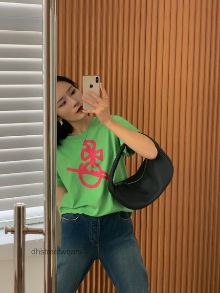 women's tee shirts the 22ss vivian westwood has a split hem slightly loose and the meat is thin, White
women's tee shirts the 22ss vivian westwood has a split hem slightly loose and the meat is thin, White