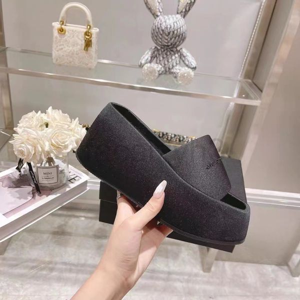 slippers designer king women wear 2022 net red outside in summer with increased feeling of stepping on excrement and aw word "cool slip, Black
slippers designer king women wear 2022 net red outside in summer with increased feeling of stepping on excrement and aw word "cool slip, Black