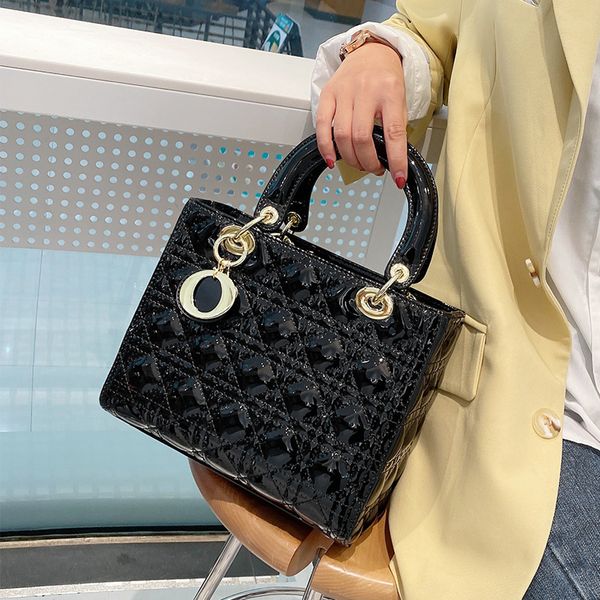 designer bags wide shoulder belt leather dai fei fashion women's 2022 new lingge chain handbag versatile one msenger
designer bags wide shoulder belt leather dai fei fashion women's 2022 new lingge chain handbag versatile one msenger