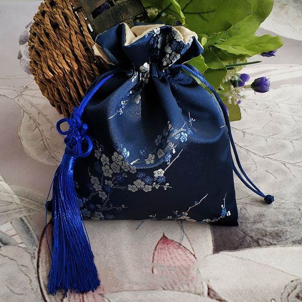 thicken chinese knot silk brocade jewelry pouch suede lined buddha beads bracelet storage bag luxury vintage gift packaging bags 4.72 x 6.3, Pink;blue
thicken chinese knot silk brocade jewelry pouch suede lined buddha beads bracelet storage bag luxury vintage gift packaging bags 4.72 x 6.3, Pink;blue