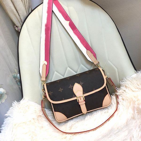 22ss new luxury brand designer bag women's evening bag cortex fashion ladies out party clutch popularity socialite tote 25cm m45985 dia
22ss new luxury brand designer bag women's evening bag cortex fashion ladies out party clutch popularity socialite tote 25cm m45985 dia