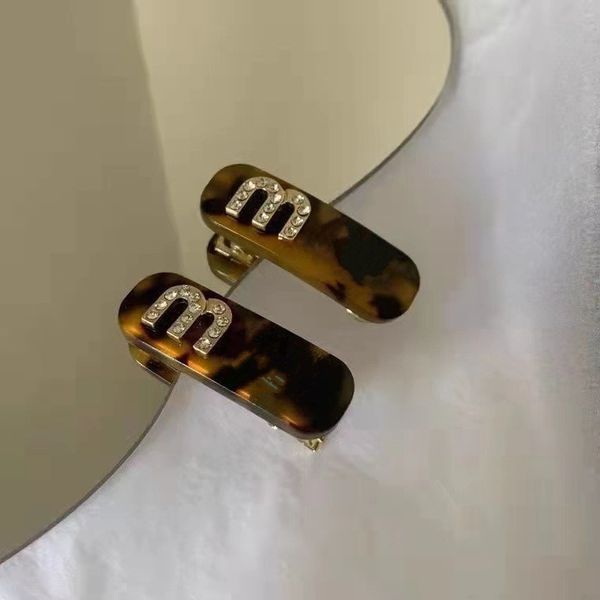 2022 new fashion mm designers clamps women brown silver colors hair clips for girls daliy wear m099, Slivery;golden
2022 new fashion mm designers clamps women brown silver colors hair clips for girls daliy wear m099, Slivery;golden
