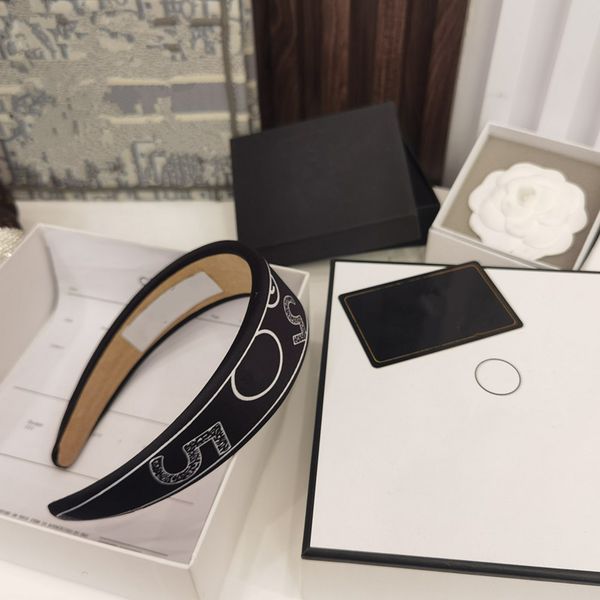 with box c098 designers headbands for women girls black white color fashion quality material hair accessories hair hoop headband, Silver
with box c098 designers headbands for women girls black white color fashion quality material hair accessories hair hoop headband, Silver