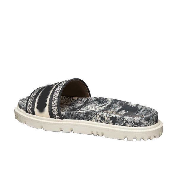 slippers 2022 new d letters embroidered thick soled slippers elevated flat bottomed women's shoes wear beach slippers outside, Black
slippers 2022 new d letters embroidered thick soled slippers elevated flat bottomed women's shoes wear beach slippers outside, Black