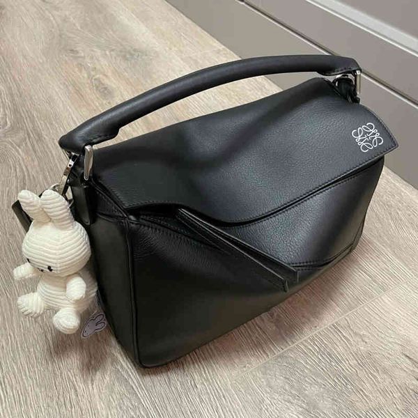 designer handbag bags loews handbags leather women's 2022 fashion boston puzzle geometry lingge messenger hand pillow have logo
designer handbag bags loews handbags leather women's 2022 fashion boston puzzle geometry lingge messenger hand pillow have logo