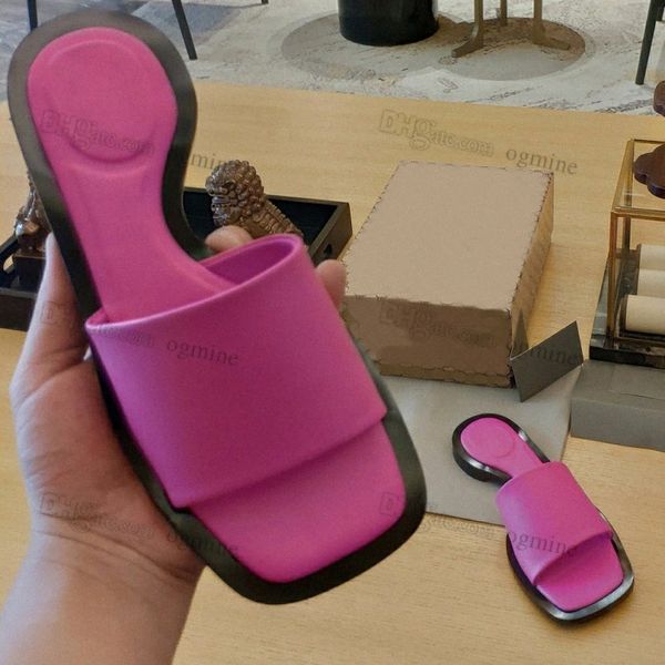 slippers 2022 designer woman slipper fashion slider thin bottom premium soft leather solid insole slide sandal rubber platform flat sole log, Black
slippers 2022 designer woman slipper fashion slider thin bottom premium soft leather solid insole slide sandal rubber platform flat sole log, Black
