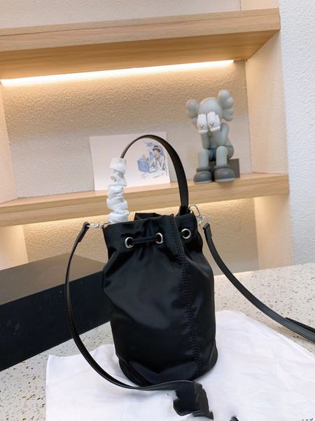 shoulder bags cross body handbag leather material metal letter decoration organ compartment assortment design bag
shoulder bags cross body handbag leather material metal letter decoration organ compartment assortment design bag