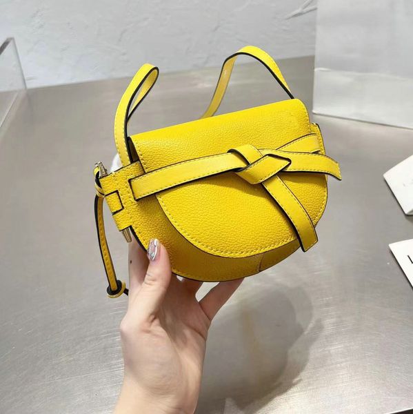 luxurys lady crossbody bags women's fashion new style shoulder messenger bag fashion trend handbag genuine leather
luxurys lady crossbody bags women's fashion new style shoulder messenger bag fashion trend handbag genuine leather
