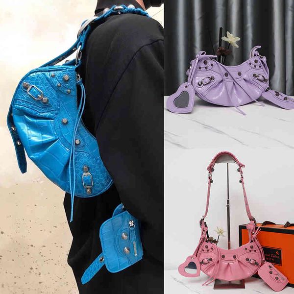 designer luxury for womens bags handbag b-shaped paris single shoulder messenger fashion balencigas shoulder oblique span wallet versatile t
designer luxury for womens bags handbag b-shaped paris single shoulder messenger fashion balencigas shoulder oblique span wallet versatile t
