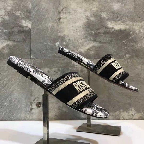 slippers d alphabet embroidered slippers 2022 new old flower flat bottom one line women's sandals leisure beach anti slip flat shoes, Black
slippers d alphabet embroidered slippers 2022 new old flower flat bottom one line women's sandals leisure beach anti slip flat shoes, Black