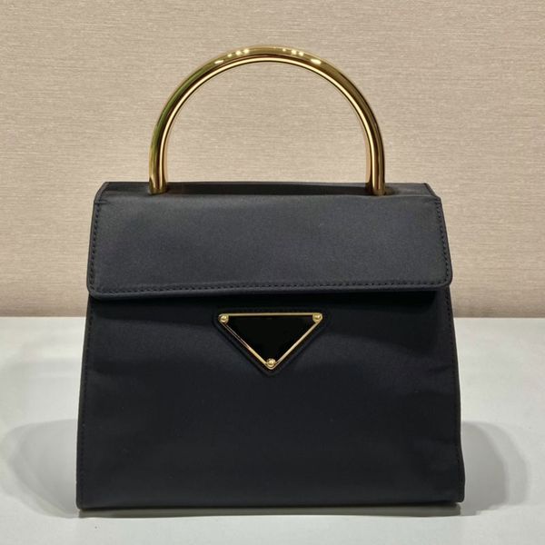 nylon handbags flip tote bag women clutch handbag purse gold hardware handle inside fashion letters balck pocket
nylon handbags flip tote bag women clutch handbag purse gold hardware handle inside fashion letters balck pocket