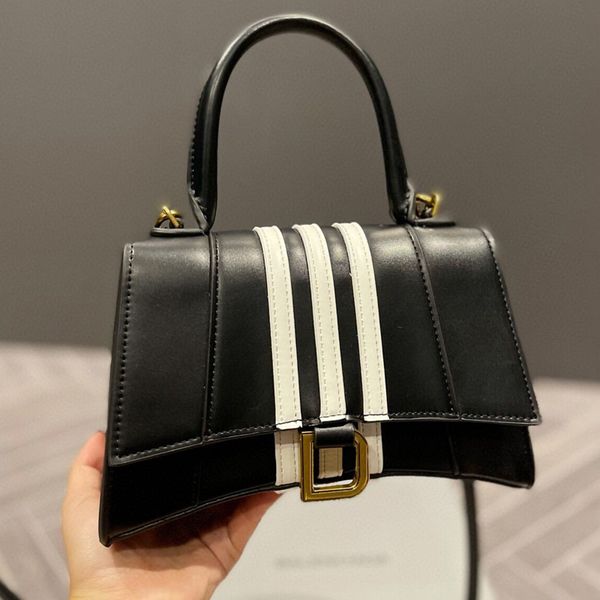 handle half moon shoulder bags silver luxury designer women genuine leather canvas medium size 23cm flap pattern crossbody clutch handbags f
handle half moon shoulder bags silver luxury designer women genuine leather canvas medium size 23cm flap pattern crossbody clutch handbags f