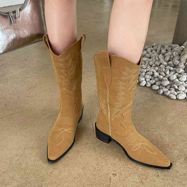 boots in 2023 fan fashion pointed rider boots ins are simple and versatile. one foot is wearing thick heel short tube 713-6 220830, Black
boots in 2023 fan fashion pointed rider boots ins are simple and versatile. one foot is wearing thick heel short tube 713-6 220830, Black