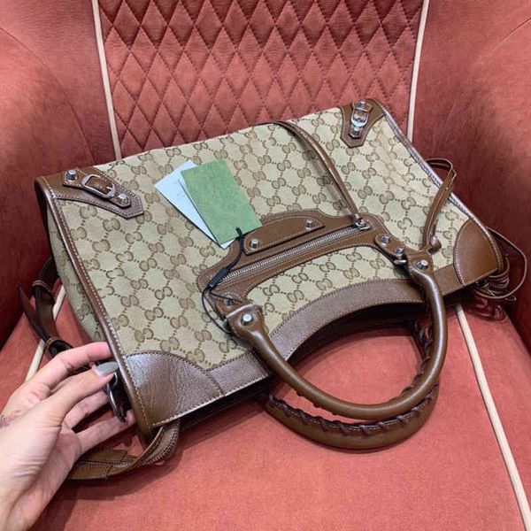 designer bags the original co branded locomotive classic old flower patchwork leather tassel new handbag fashionable one shoulder msenger
designer bags the original co branded locomotive classic old flower patchwork leather tassel new handbag fashionable one shoulder msenger