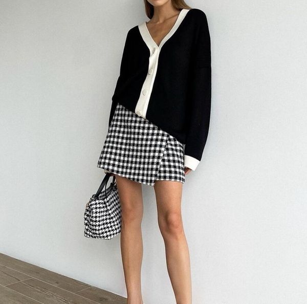 women sweater casual knitted v-neck luxury ggity woolen cardigan oversized sweaters female long sleeve jumpers, White;black
women sweater casual knitted v-neck luxury ggity woolen cardigan oversized sweaters female long sleeve jumpers, White;black