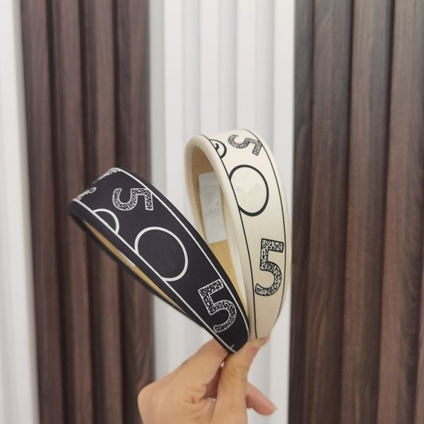 2022 est girls ins style fashion designers headband for women c-letters black white color number 5 womens gift hair headbands, Silver
2022 est girls ins style fashion designers headband for women c-letters black white color number 5 womens gift hair headbands, Silver