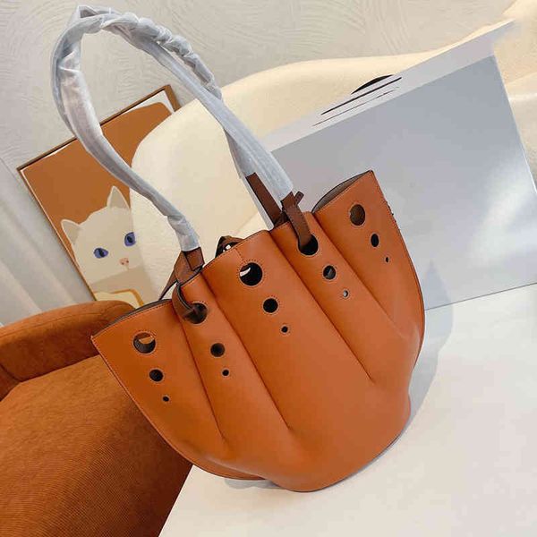 totes shell bag tote women pleated perforated handbag shoulder soft leather luxury designer brand crossbody female bucket 220323
totes shell bag tote women pleated perforated handbag shoulder soft leather luxury designer brand crossbody female bucket 220323