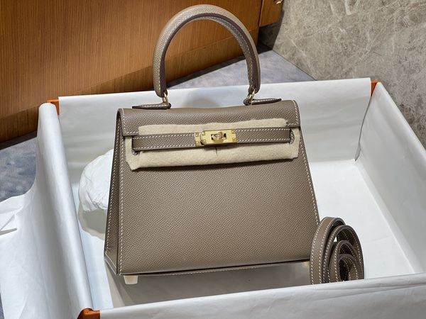 latest desgin mini 20cm totes handmade quality epsom leather luxury purse brand handbag wax line stitching many colors to choose wholesale
latest desgin mini 20cm totes handmade quality epsom leather luxury purse brand handbag wax line stitching many colors to choose wholesale