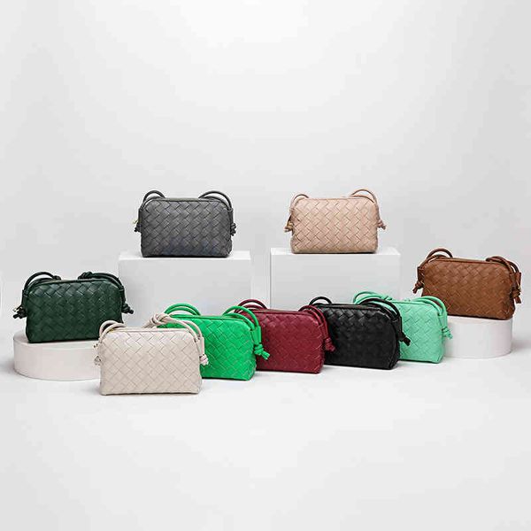 bottegas bags venetas miniloop handbags spring and summer 2022 new woven leath 
bottegas bags venetas miniloop handbags spring and summer 2022 new woven leath