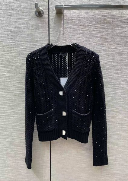 2022 new autumn winter milan runway sweaters v neck long sleeve women's sweater high end jacquard designer sweater 0830-21, White;black
2022 new autumn winter milan runway sweaters v neck long sleeve women's sweater high end jacquard designer sweater 0830-21, White;black