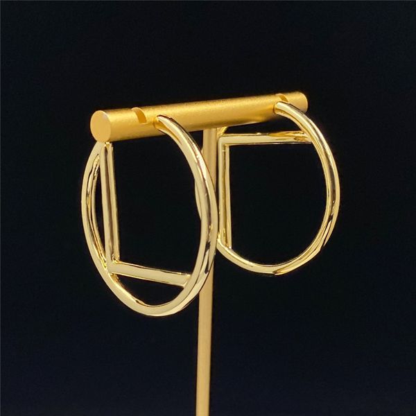 Womens Fashion Designer Hoop Huggie Earrings Women Luxurys Designers Earrings Wedding Lovers Gift Engagement Jewelry For Bride pingfashion
Womens Fashion Designer Hoop Huggie Earrings Women Luxurys Designers Earrings Wedding Lovers Gift Engagement Jewelry For Bride pingfashion