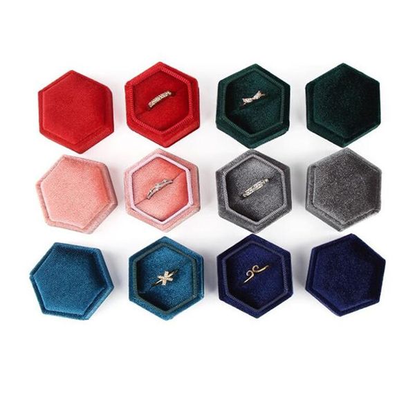 hexagon velvet ring box travel jewelry boxes display holder with detachable lid for wedding engagement, Black;white
hexagon velvet ring box travel jewelry boxes display holder with detachable lid for wedding engagement, Black;white