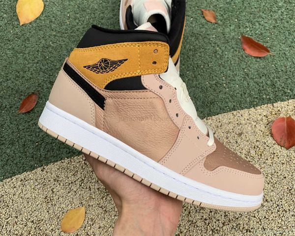 boots 2021 jumpman 1 1s mid shoes men women pale pink black brown trainers sneakers sports dd2224-200 with box
boots 2021 jumpman 1 1s mid shoes men women pale pink black brown trainers sneakers sports dd2224-200 with box