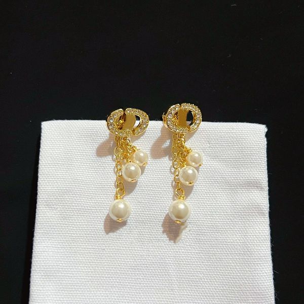 luxury letter stud earrings brand designer women round crystal rhinestone pearl earrings wedding party jewelry2, Golden;silver
luxury letter stud earrings brand designer women round crystal rhinestone pearl earrings wedding party jewelry2, Golden;silver