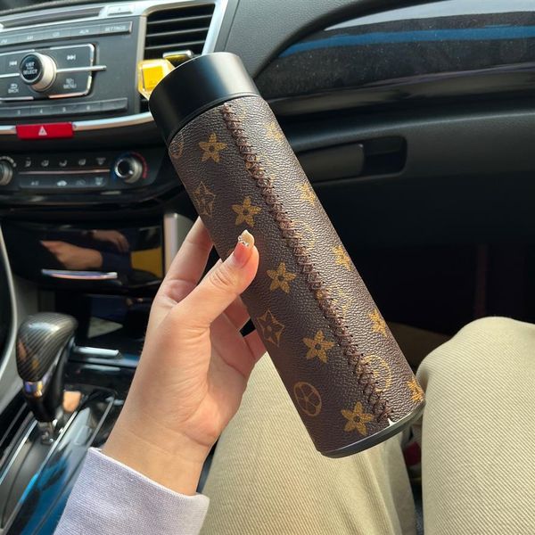 2022 led smart water bottles mug temperature display cover drinkware fashion luxury designer stainless steel coffee tea cup thermos267h
2022 led smart water bottles mug temperature display cover drinkware fashion luxury designer stainless steel coffee tea cup thermos267h