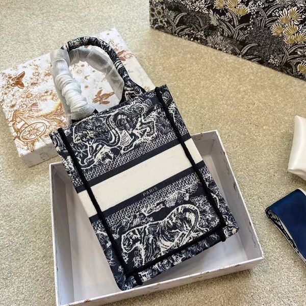 mini totes women phone bag embroidery handbags small shoulder bags crossbody canvas wallet purses
mini totes women phone bag embroidery handbags small shoulder bags crossbody canvas wallet purses