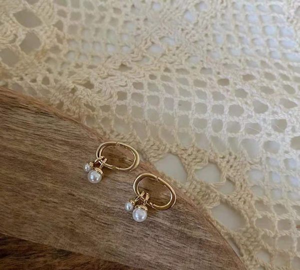 luxury letter stud earrings brand designer women round crystal rhinestone pearl earrings wedding party jewelry0, Golden;silver
luxury letter stud earrings brand designer women round crystal rhinestone pearl earrings wedding party jewelry0, Golden;silver