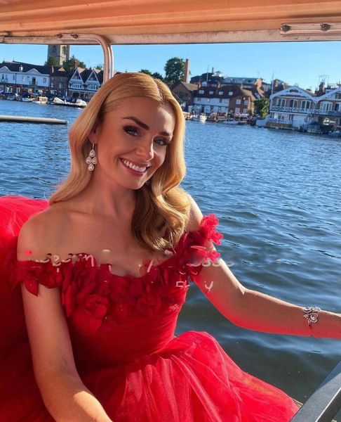 red 3d flowers prom party dresses a line eveningtulle women formal off shoulder celebrity gowns, Black
red 3d flowers prom party dresses a line eveningtulle women formal off shoulder celebrity gowns, Black