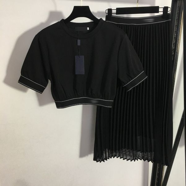 22ss women designer clothes two piece dress cropped cotton t-shirt elastic waist pleated skirt webbing dresses shirt 2 piec suit 5a quality, White 
22ss women designer clothes two piece dress cropped cotton t-shirt elastic waist pleated skirt webbing dresses shirt 2 piec suit 5a quality, White