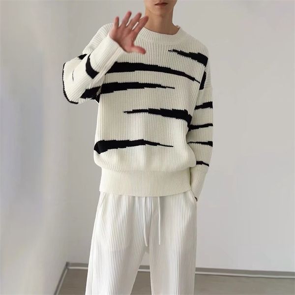 men's sweaters fashion men sweater long sleeve striped pullover white black casual daily teen streetwear male stylish loose shirt 22083
men's sweaters fashion men sweater long sleeve striped pullover white black casual daily teen streetwear male stylish loose shirt 22083