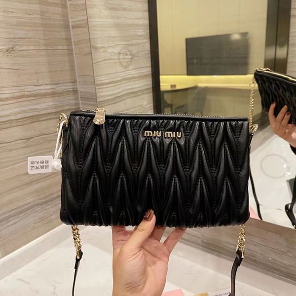 2022 new one-shoulder messenger bag candy color high-end chain pleated bag girly