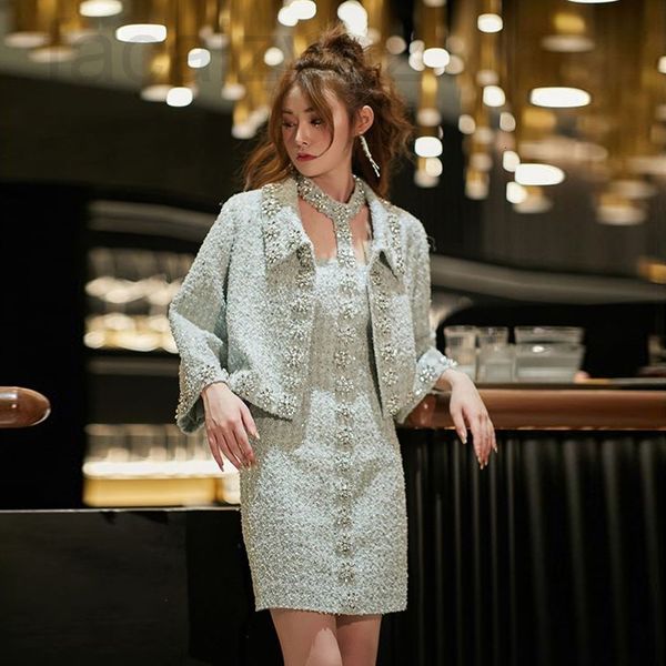 casual dresses designer autumn and winter 2020 new elegant gaoding small fragrance bright crystal bead sunflower diamond coat two-piece set, Black;gray
casual dresses designer autumn and winter 2020 new elegant gaoding small fragrance bright crystal bead sunflower diamond coat two-piece set, Black;gray