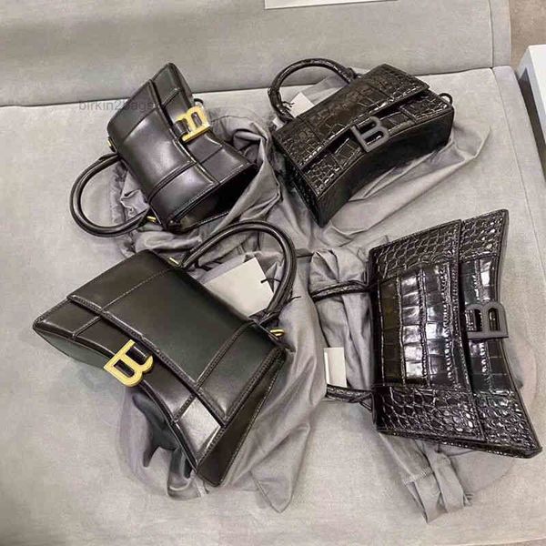 designer evening bag hobo wrist messenger balencaigaas leather women's fashion versatile b-word shoulder hand for girlfriend deob
designer evening bag hobo wrist messenger balencaigaas leather women's fashion versatile b-word shoulder hand for girlfriend deob