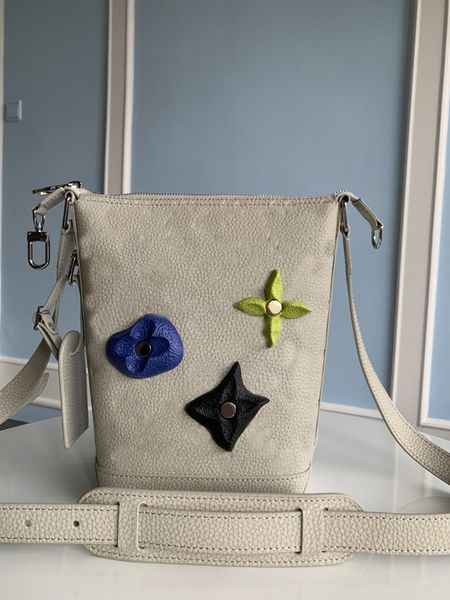 shoulder bags 2023 fashion hobo cruiser mens shoulder bags embossking flower brwon mosaic small designer messenger bag m 20875 46241 g0e4#
shoulder bags 2023 fashion hobo cruiser mens shoulder bags embossking flower brwon mosaic small designer messenger bag m 20875 46241 g0e4#
