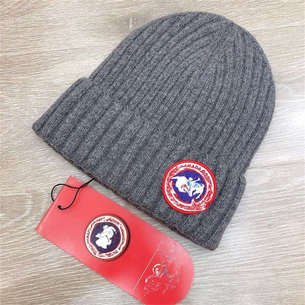22ss classic warm hat knit with fur pom fashion beanie skull caps sport hats winter ski cap hat men women 6688t6, Blue;gray
22ss classic warm hat knit with fur pom fashion beanie skull caps sport hats winter ski cap hat men women 6688t6, Blue;gray