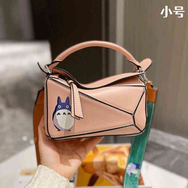 pillow woman bag loews leather bags geometric shoulder stitched style messenge em8k
pillow woman bag loews leather bags geometric shoulder stitched style messenge em8k